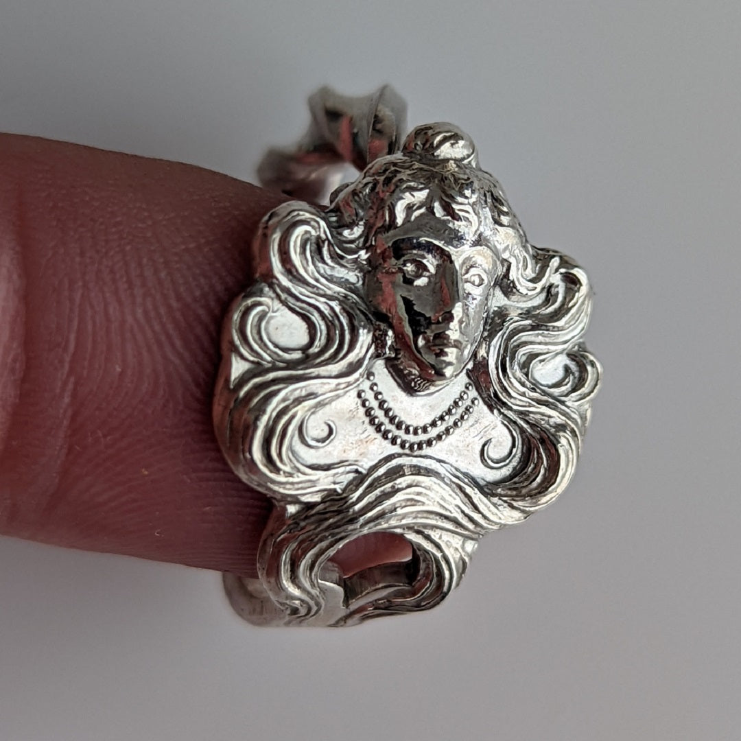 "Venus" Spoon Ring