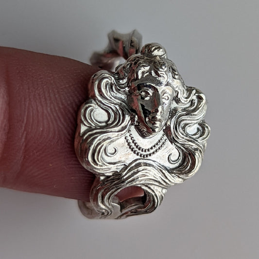 "Venus" Spoon Ring